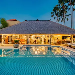 Villa Kalis, 10 Bedroom Family And Group, Seminyak (Bali)